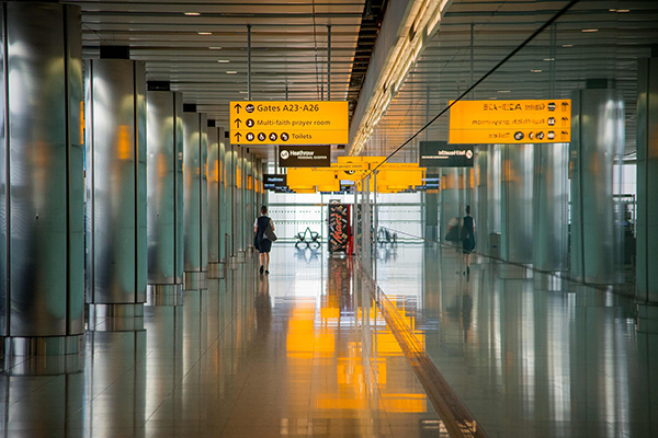 Zona de embarque de aeroporto