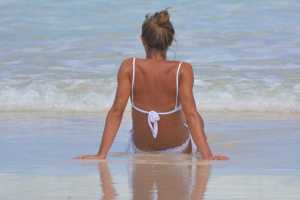 De Ferias As Suas Costas Atlas Da Saude Roupas femininas tamanho grande para mulher para férias gola redonda sem mangas de poliéster verão sem costas. de ferias as suas costas atlas da saude