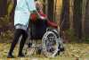 Mulher em cadeira de rodas a ilustrar a distrofia muscular de duchenne