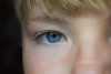 Olho azul de criança